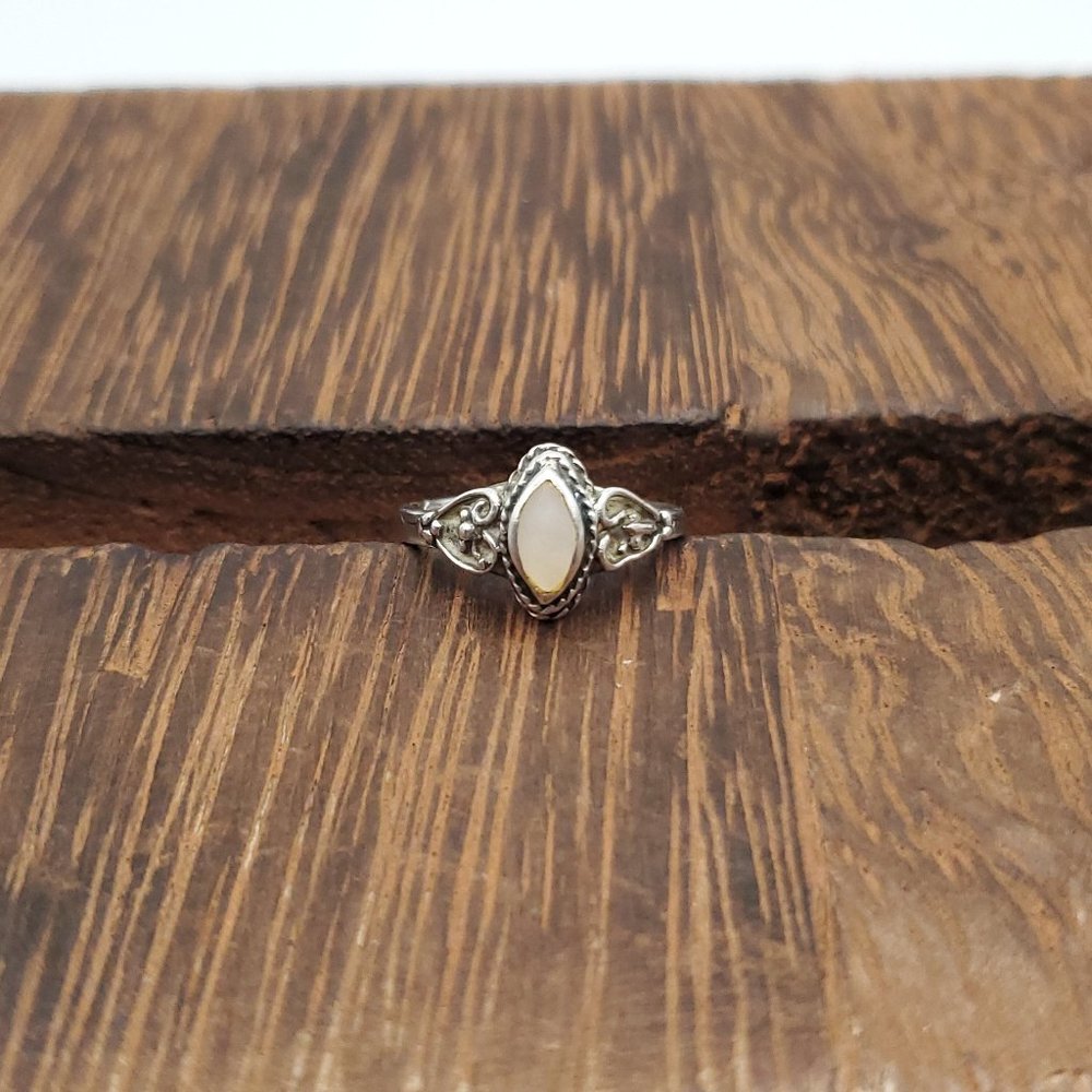 Size 5 925 Sterling Silver White Shell Rustic Small Ring